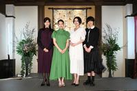 　テレビ朝日系スペシャルドラマ「津田梅子～お札になった留学生～」の制作発表会見に出席した（左から）内田有紀、広瀬すず、池田エライザ、佐久間由衣（Ｃ）テレビ朝日