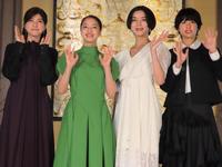 　テレビ朝日系スペシャルドラマ「津田梅子～お札になった留学生～」の制作発表会見に出席した（左から）内田有紀、広瀬すず、池田エライザ、佐久間由衣