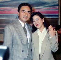 新妻・明子さんとの再婚を報告＝１９９０年９月