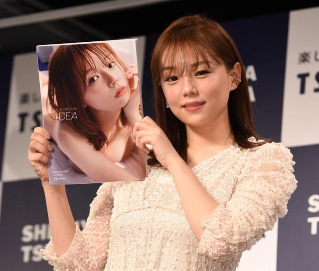 篠崎愛４年３カ月ぶり写真集は 過去イチ ２２２点 三十路前のボディー存分 芸能 デイリースポーツ Online