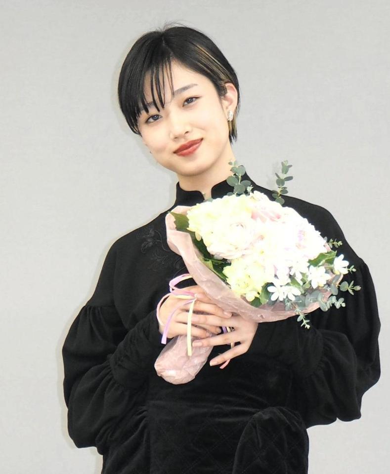 新人賞を受賞した河合優実