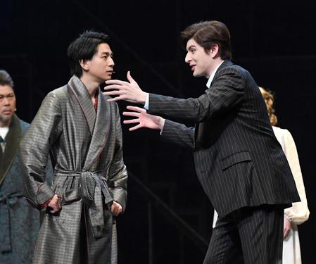 ミュージカル「カーテンズ」で熱演する三浦翔平（左）と城田優＝東京国際フォーラム（撮影・伊藤笙子）