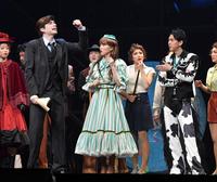 ミュージカル「カーテンズ」で熱演する（左から）城田優、櫻坂４６・菅井友香、三浦翔平＝東京国際フォーラム（撮影・伊藤笙子）