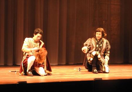 　２人芝居に挑む高杉真宙（左）と勝村政信＝東京・新国立劇場