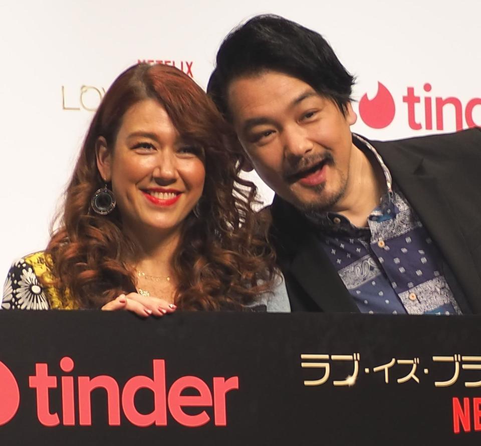 　「Ｔｉｎｄｅｒ×ラブ・イズ・ブラインドＪＡＰＡＮ　コラボレーション記念トークイベント」に出席したＬｉＬｉＣｏ（左）と小田井涼平＝東京・渋谷、渋谷ヒカリエ