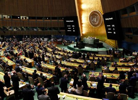 　２日、決議案を採択する国連総会の緊急特別会合（ＵＰＩ＝共同）