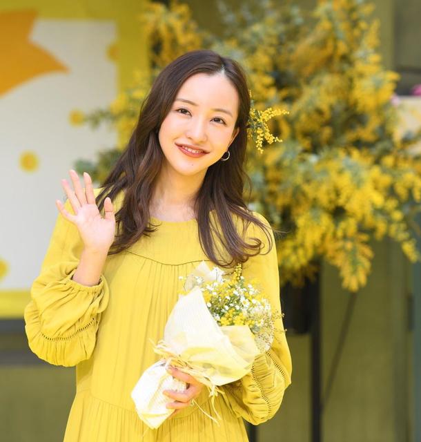 板野友美 出産後初の公の場「生まれ変わったくらい大変」/芸能