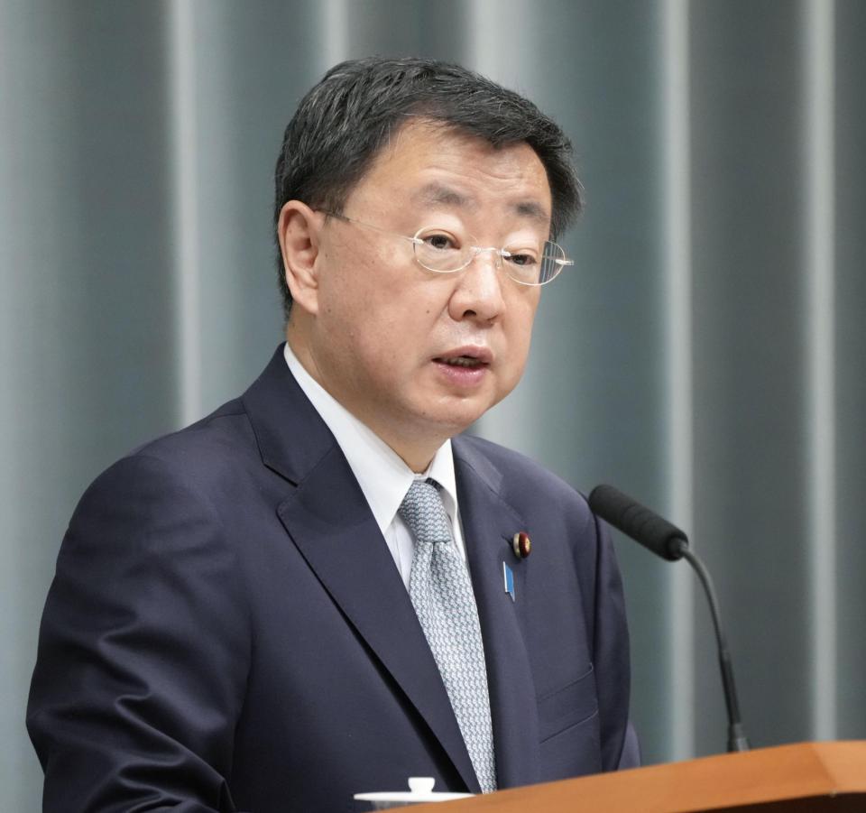 　記者会見する松野官房長官＝４日午前、首相官邸