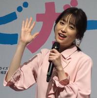 「リトル・ゾンビガール」の歌唱披露イベントで笑顔で歌う高橋ひかる＝東京・千代田放送会館