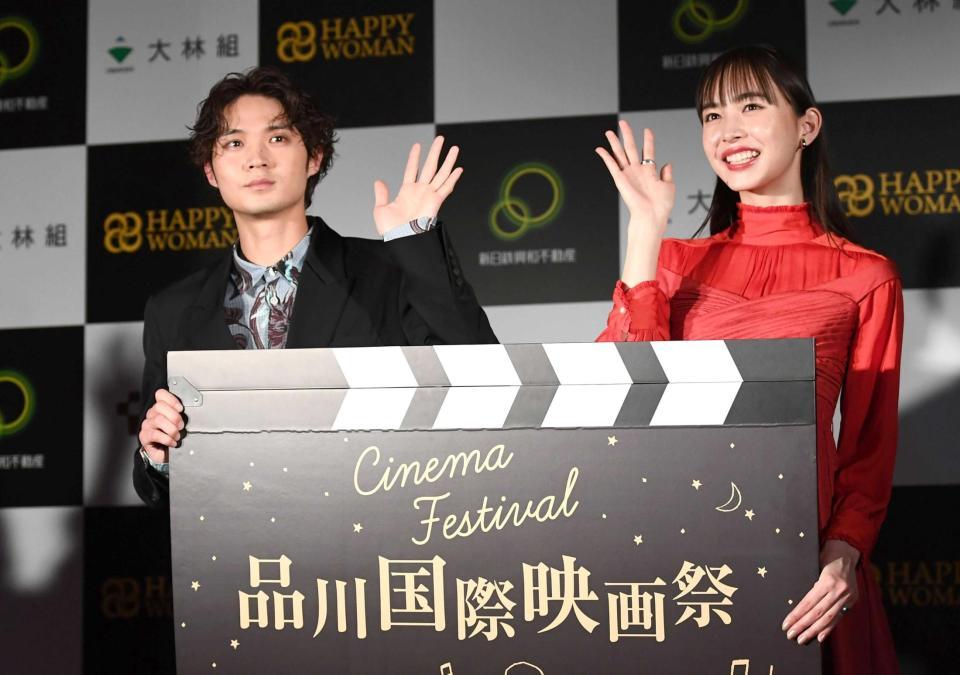 　品川国際映画祭をＰＲする磯村勇斗（左）と井桁弘恵＝品川インターシティ（撮影・園田高夫）