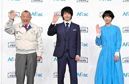 　（左から）笑福亭鶴瓶、中村倫也、夏帆