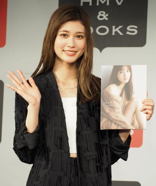 めるる 前髪なし＆生美脚の短パン姿で大人っぽく お酒デビューで「熱く