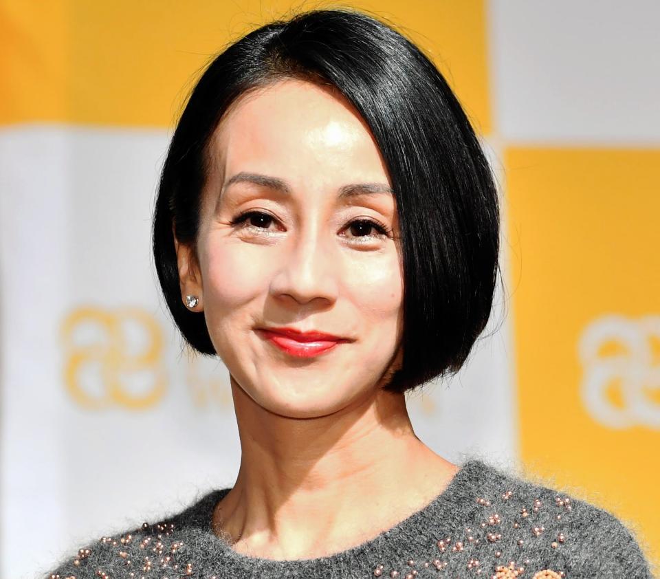 中村江里子 ペランの個性的なバッグにバゲットを手に終戦願う「暴力を やめてほしい」/芸能/デイリースポーツ online