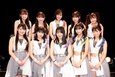 　７月１３日のデビューシングル発売が決まったＯＣＨＡ　ＮＯＲＭＡ（上段左から）斉藤円香、広本瑠璃、石栗奏美、米村姫良々、窪田七海（下段左から）中山夏月姫、田代すみれ、西崎美空、北原もも、筒井澪心 