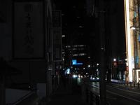 停電で真っ暗になった東京・赤坂