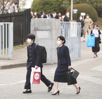 　紀子さまと筑波大付属高校を訪問された悠仁さま（撮影・金田祐二）