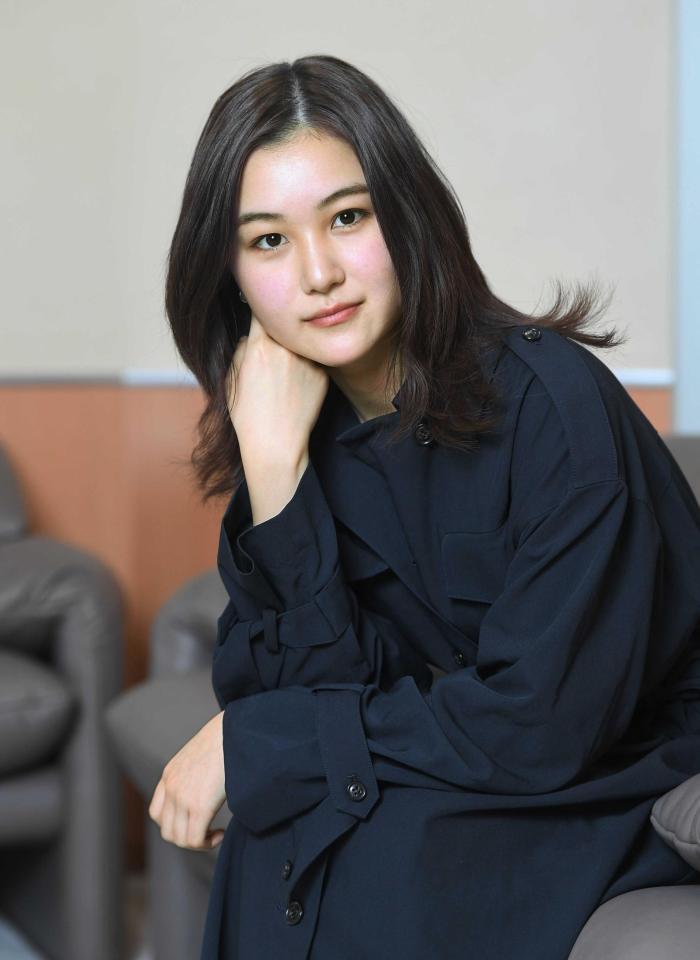 　女優業にまい進する山口まゆ（撮影・金田祐二）