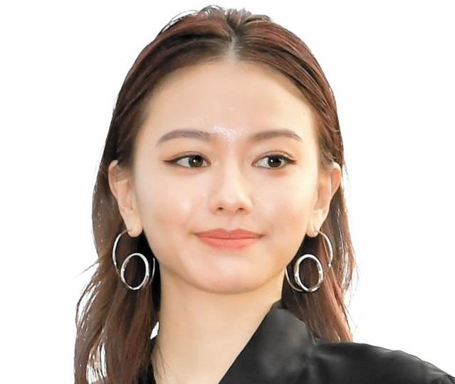 山本舞香 父との思い出写真に「お父上様かっこよすぎ」「イケメン 