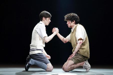 舞台稽古を行うウエンツ瑛士（左）と柿澤勇人＝東京国際フォーラム（撮影・岩田えり）