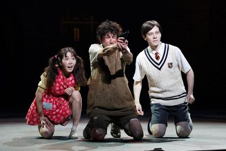 舞台稽古を行う（左から）木南晴夏、柿澤勇人、ウエンツ瑛士＝東京国際フォーラム（撮影・岩田えり）