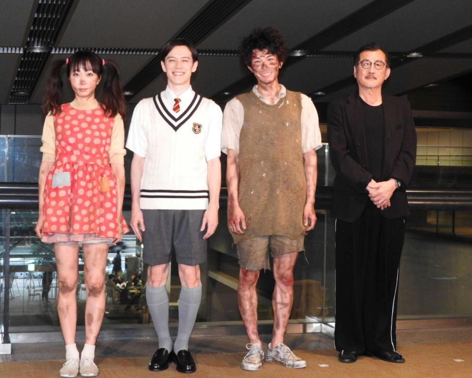 　初日を控え充実の笑顔を見せる（左から）木南晴夏、ウエンツ瑛士、柿澤勇人、吉田鋼太郎