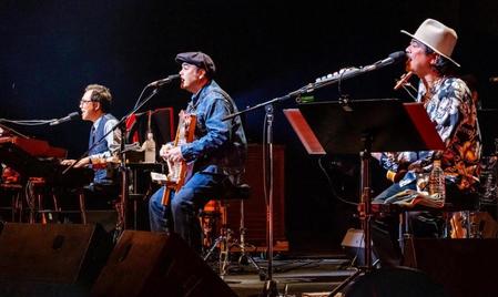 　ライブで熱唱するＢＥＧＩＮ