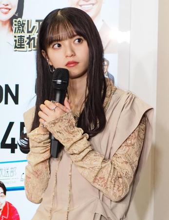 　回答に悩む乃木坂46の齋藤飛鳥