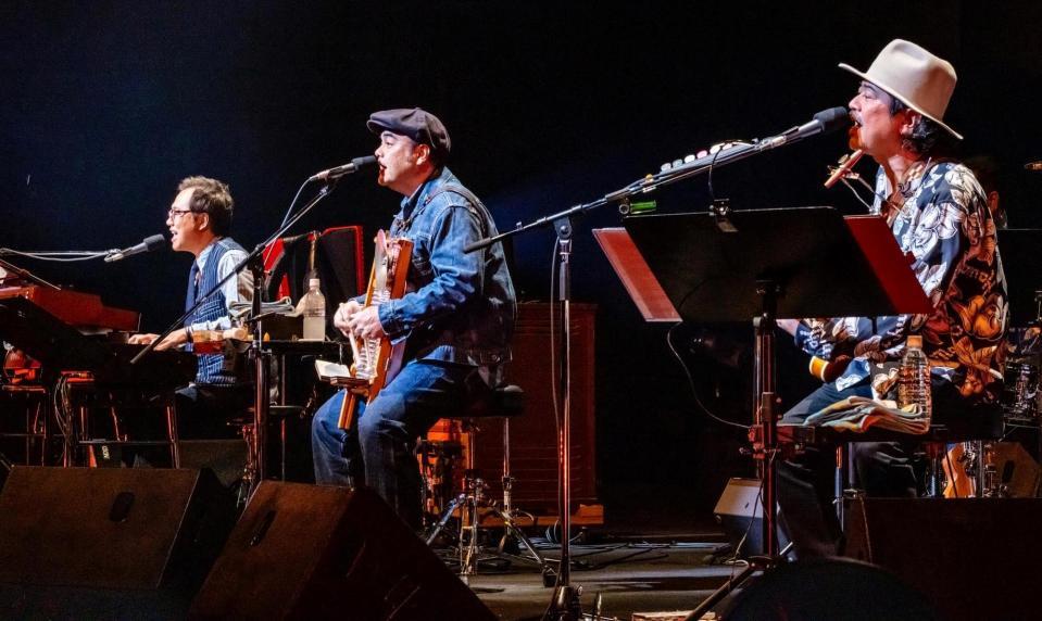 　ライブで熱唱するＢＥＧＩＮ