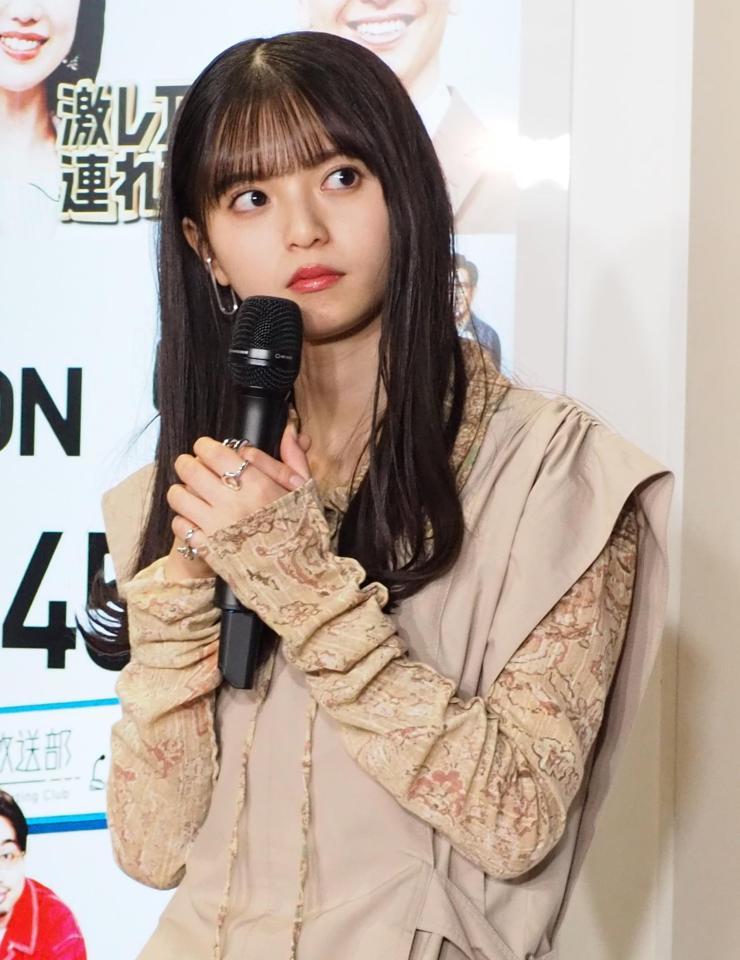 　回答に悩む乃木坂46の齋藤飛鳥