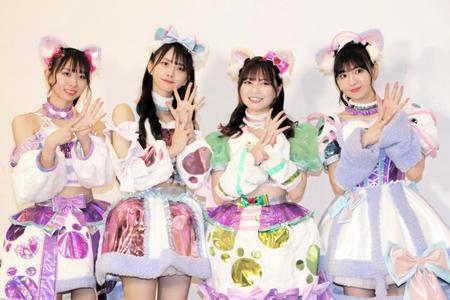 　７周年をポーズで示すわーすたの（左から）松田美里、三品瑠香、廣川奈々聖、小玉梨々華＝東京・豊洲ＰＩＴ