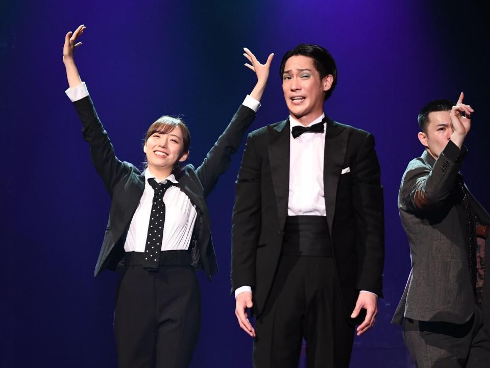 　（右から）高橋龍輝、味方良介とコミカルな演技を熱演する新内眞衣＝都内（撮影・園田高夫）