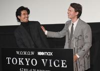 　伊藤英明、アンセル・エルゴート（撮影・金田祐二）