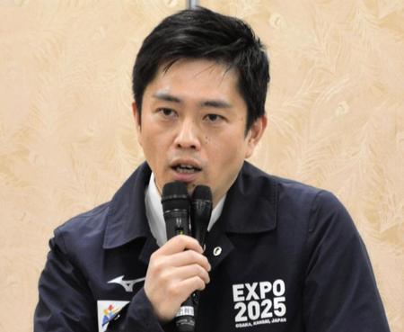 　記者会見で話す大阪府の吉村知事