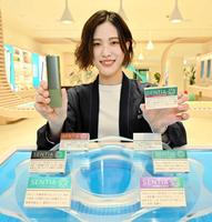 　「ＩＱＯＳ　ＩＬＵＭＡ」（左）シリーズ専用たばこステックの新ブランド「ＳＥＮＴＩＡ」