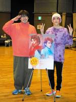 囲み取材を行ったＥＸＩＴのりんたろー。（左）と兼近大樹＝都内