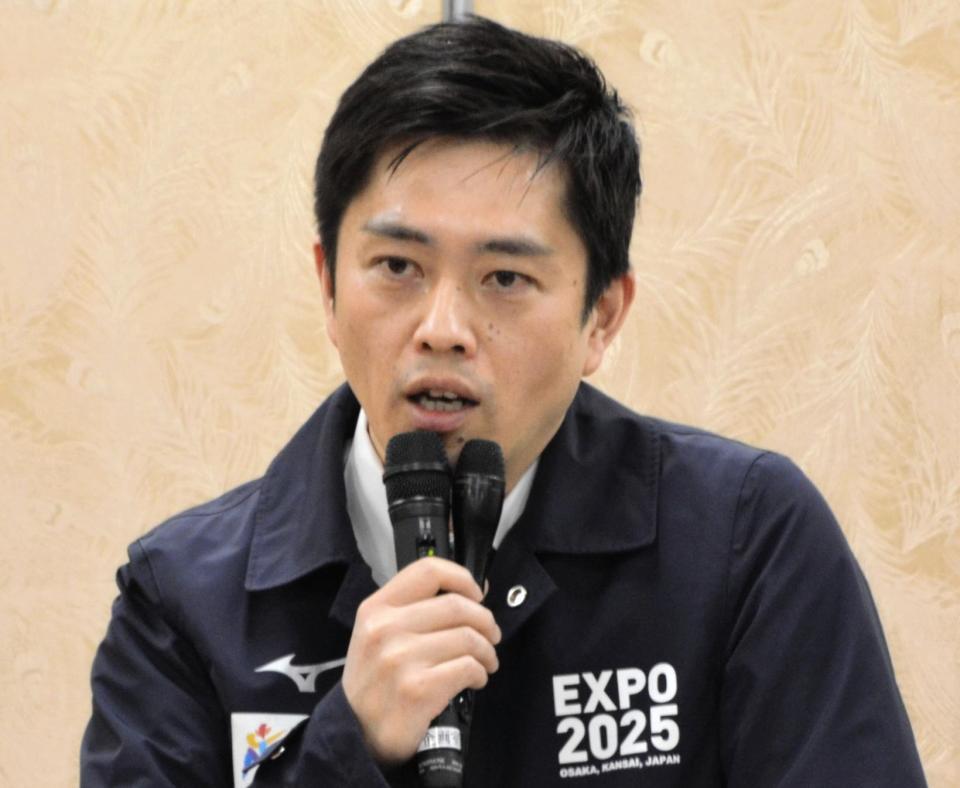 　記者会見で話す大阪府の吉村知事