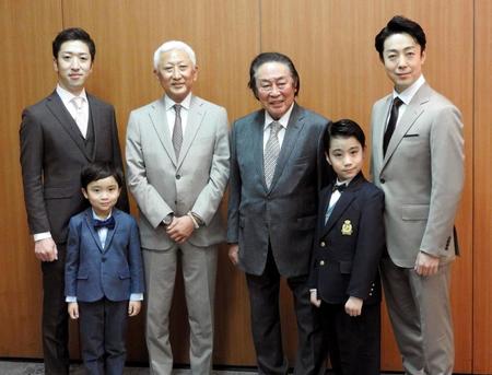 　合同取材会に出席した（左から）中村梅枝、小川大晴、中村時蔵、尾上菊五郎、尾上丑之助、尾上菊之助