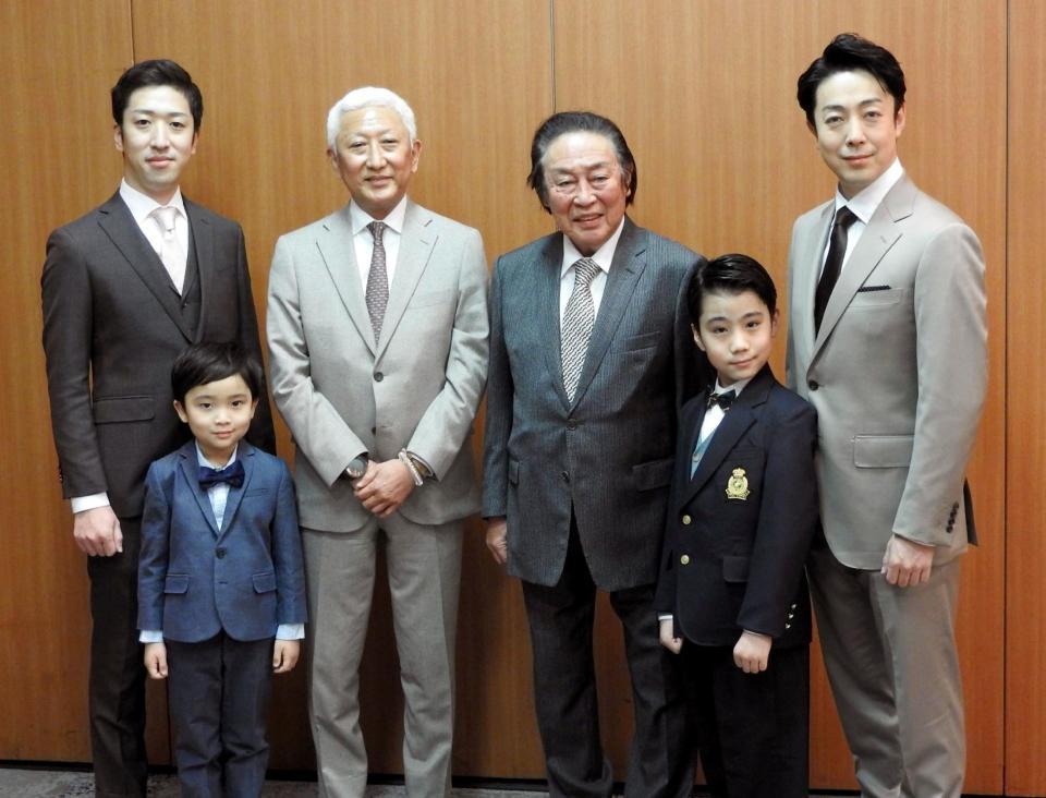 　合同取材会に出席した（左から）中村梅枝、小川大晴、中村時蔵、尾上菊五郎、尾上丑之助、尾上菊之助