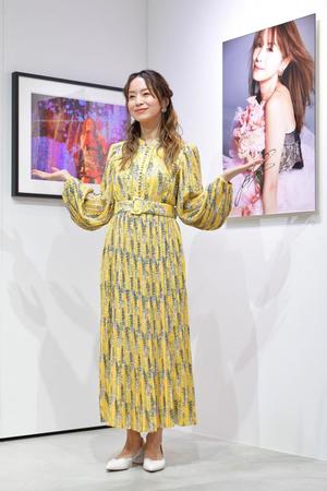 写真展を開催した鈴木亜美＝東京・麻布十番のｔｏｋｙｏａｒｔｓ　ｇａｌｌｅｒｙ（撮影・佐々木彰尚）