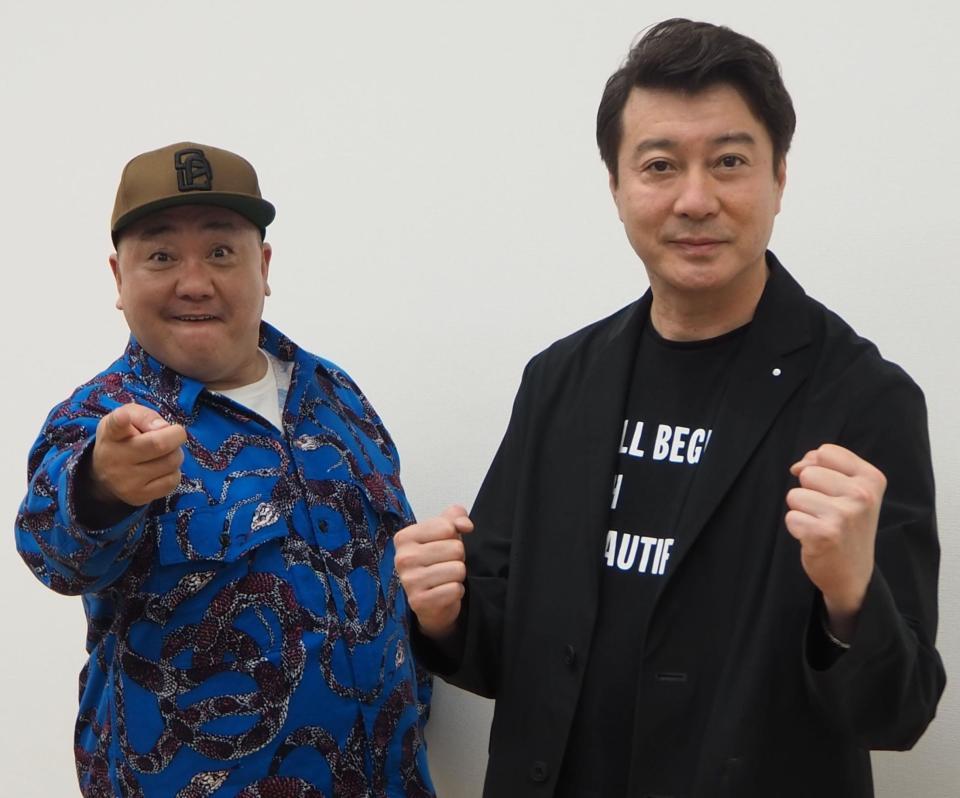 　ＳＰＯＯＸ新番組「極楽ラプソディ～54からの挑戦～」収録後、取材に応じた極楽とんぼの山本圭壱（左）と加藤浩次