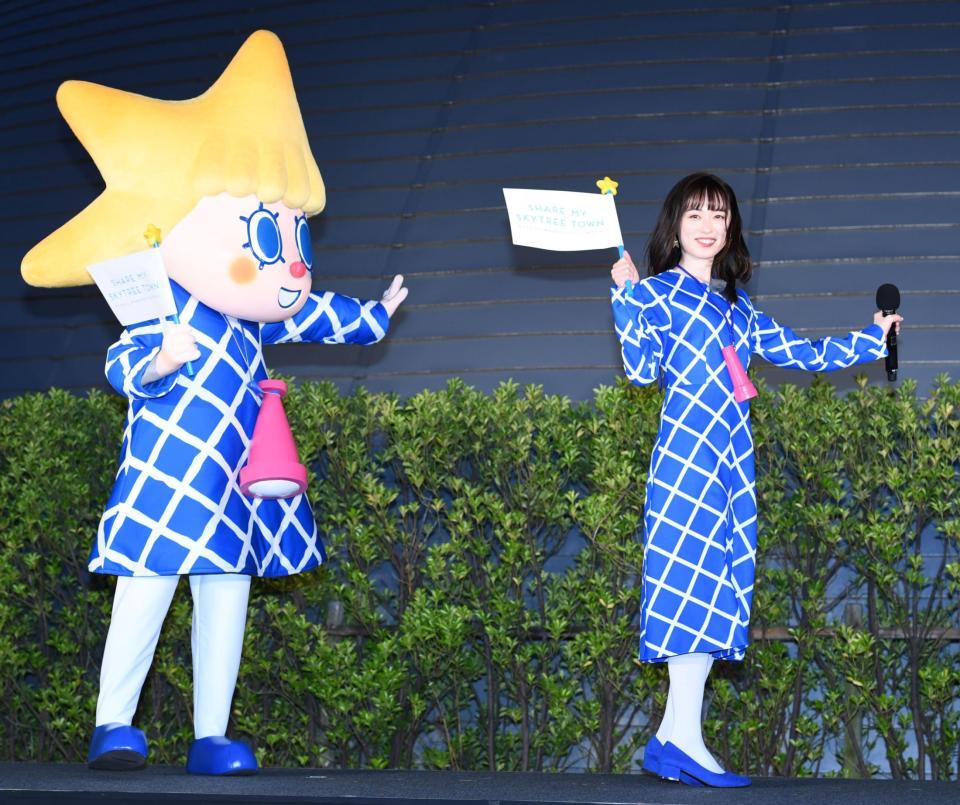 福原遥 ソラカラちゃんとお揃い 可憐ワンピ＆白タイツ/芸能/デイリー