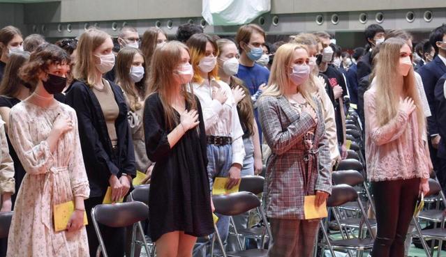 ウクライナ避難学生６４人入学式出席 壇上にウクライナ国旗 ウクライナ国歌演奏 芸能 デイリースポーツ Online