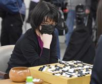 　黒星スタートとなった仲邑菫二段（撮影・伊藤笙子）