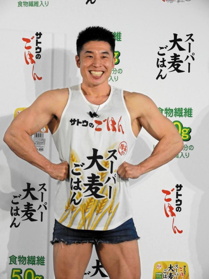 　鍛え上げられた筋肉を見せびらかせたなかやまきんに君＝都内