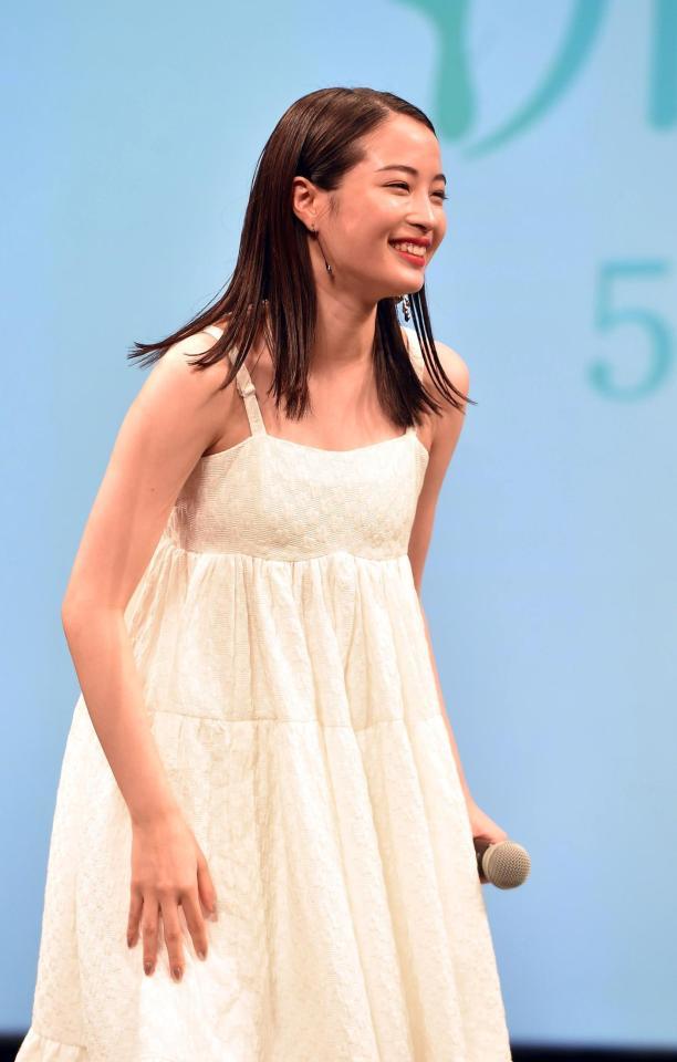 　舞台あいさつを行った広瀬すず（撮影・佐藤厚）