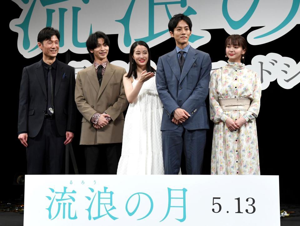 　映画をＰＲする（左から）李相日監督、横浜流星、広瀬すず、松坂桃李、多部未華子（撮影・佐藤厚）