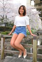 　健康的な小麦色の肌と笑顔がまぶしい白波瀬海来（撮影・棚橋慶太）