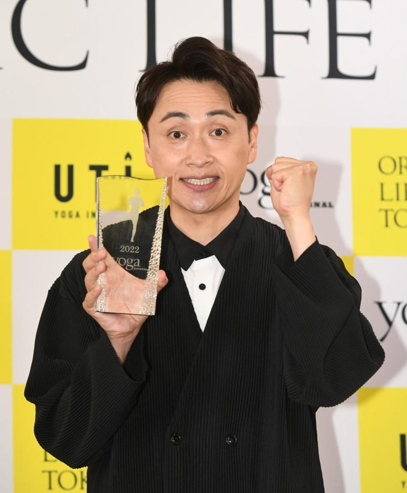 　２度目のベストオブヨギ受賞となった児嶋一哉＝３３３１　Ａｒｔｓ　Ｃｈｉｙｏｄａ（撮影・三好信也）