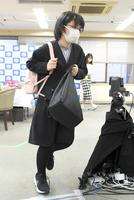 　会場を後にする仲邑菫二段＝東京・日本棋院（撮影・金田祐二）