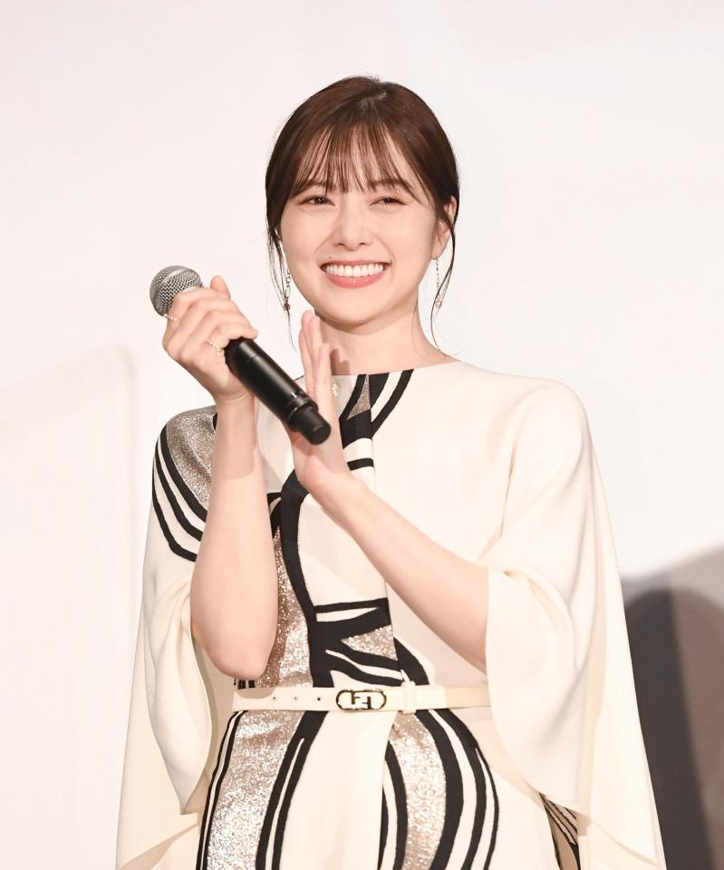 　ゲスト声優として登場し笑顔を見せる白石麻衣＝都内（撮影・園田高夫）